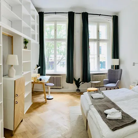 ホームステイ Serviced Im Herzen Berlin's *